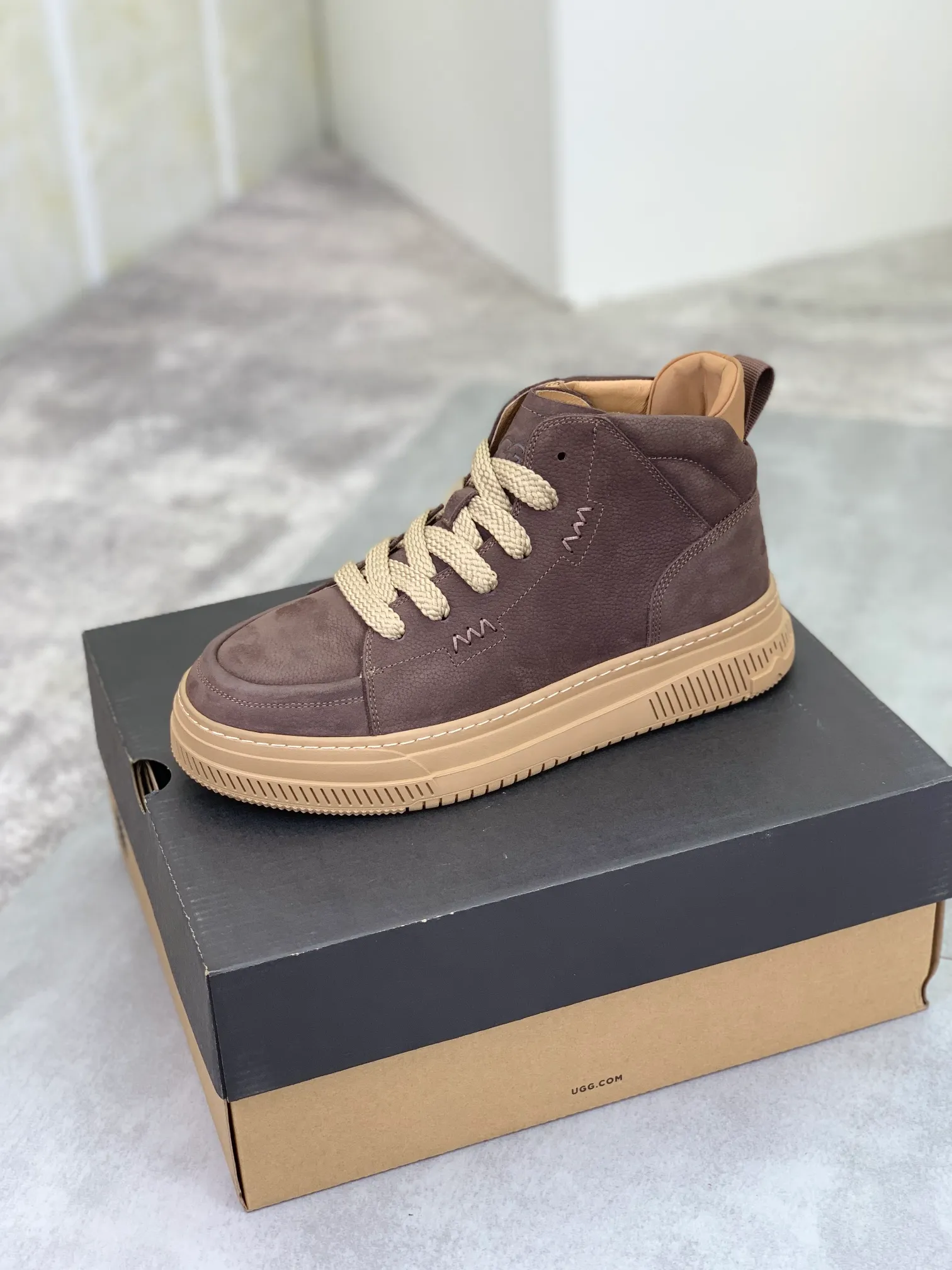 Men's Men's Shoes P620 [New Style] 💰 🆘 "Real Wool" [UGG] 👉 Popular men's shoes official website synchronization 🔰 Genuine quality [proud] is not comparable to the imitations in the general market 🌀 The upper is imported Italian frosted cowhide, and the lining: foot pad 🅰️ grade 🐑 real wool 👻 Only Grade A can show the effect The hand feels smooth and delicate 🔱The shoe shape is grand, only genuine factories can achieve it 🎄The perfect toughness of the original outsole 👻⬛️ allows customers to bid farewell to one-time consumption. Real wool lining, super warm. 4⃣️Color options available Size: 38-44